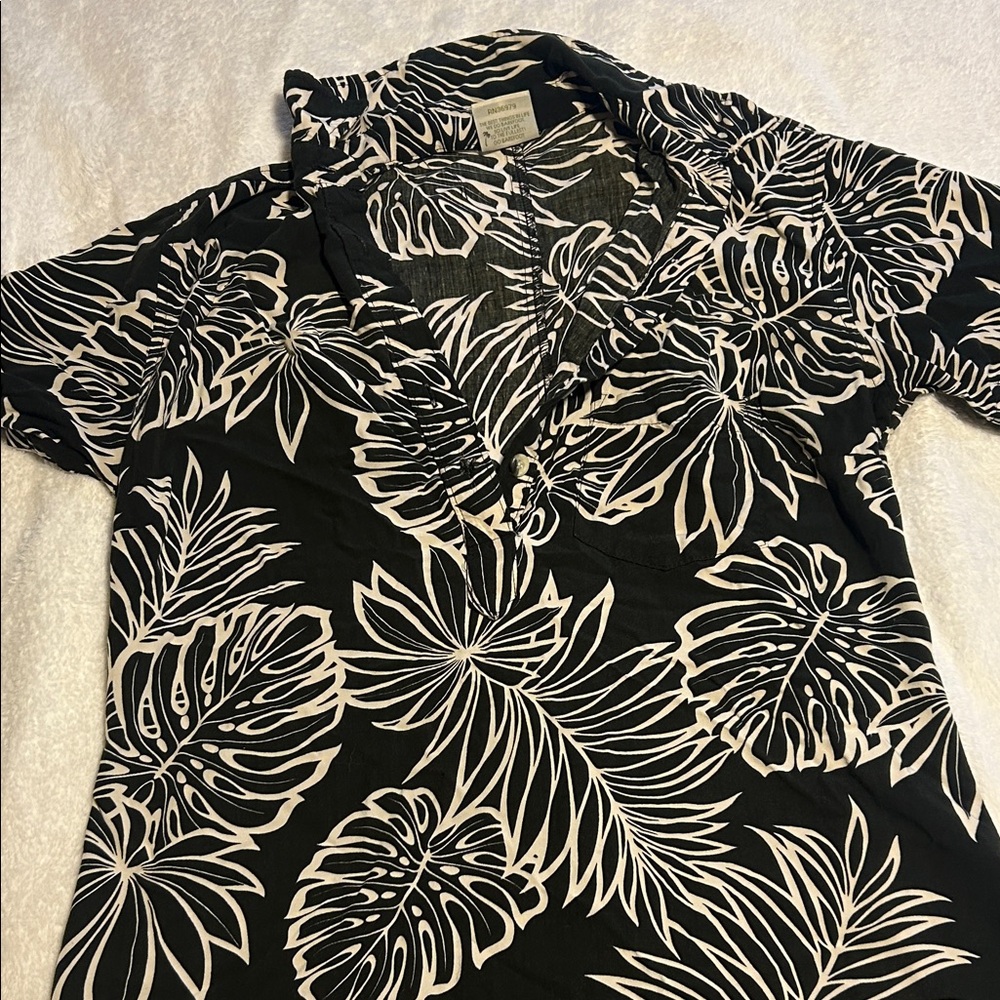 Women's Black and White Leaf Print Blouse